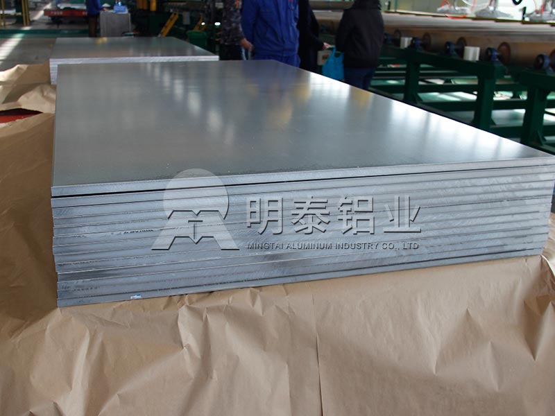 5m52鋁板廠家哪有？門板料用5m52鋁板價(jià)格多少錢1噸？
